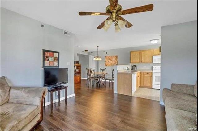 Foto del edificio - 3100 Spring Creek Ln