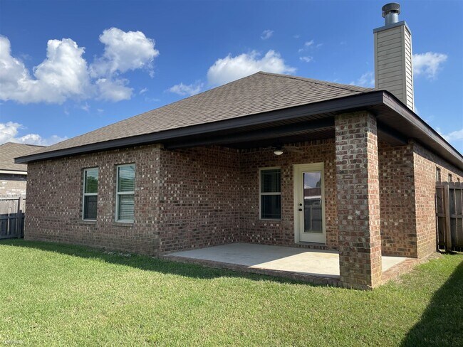 Building Photo - 4 br, 2 bath House - 119 Clear Springs Circle