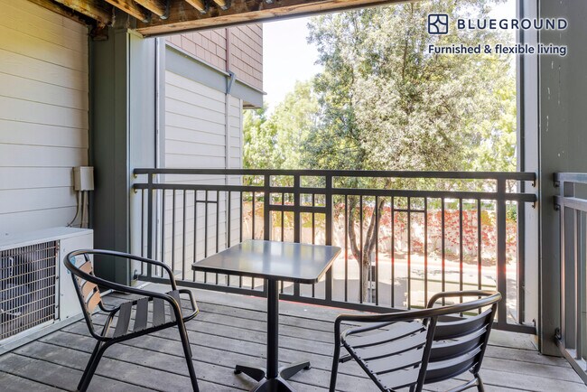 Building Photo - 1220 N Fair Oaks Ave