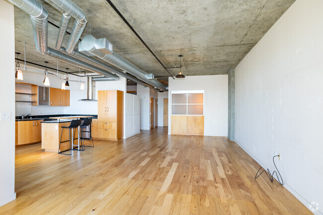 1 habitación, 1 baño, 1033 pies cuadrados, sala de estar - Waterside Lofts