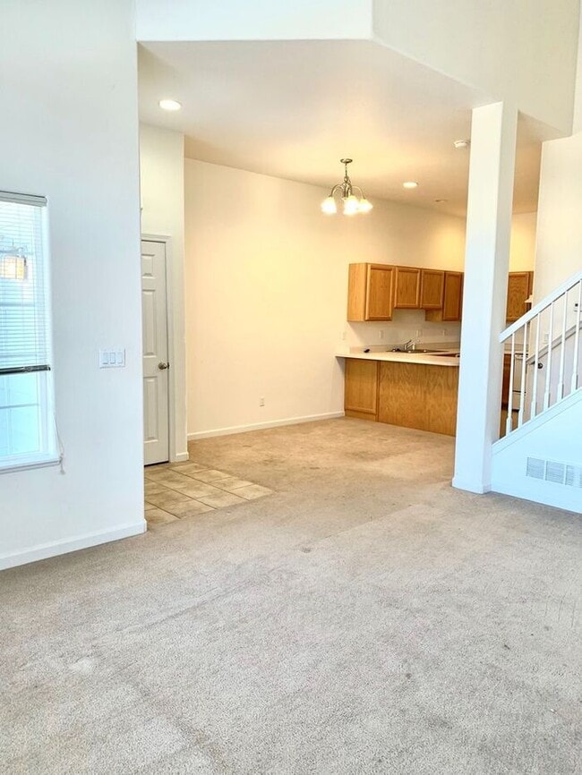Photo - Spacious 3 Bedroom Townhome- Convenient Access to the Front Range