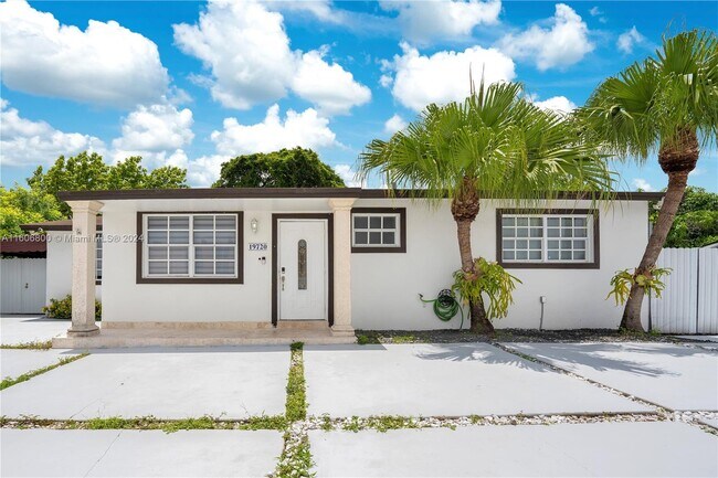 Building Photo - 19720 SW 114th Ave