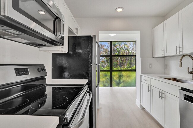 Foto del edificio - 1040 Homewood Blvd