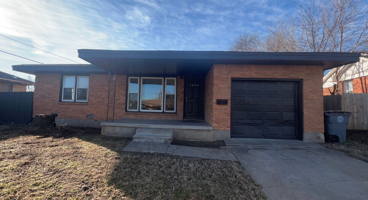 Primary Photo - 1204 NW Carroll- COMING SOON!