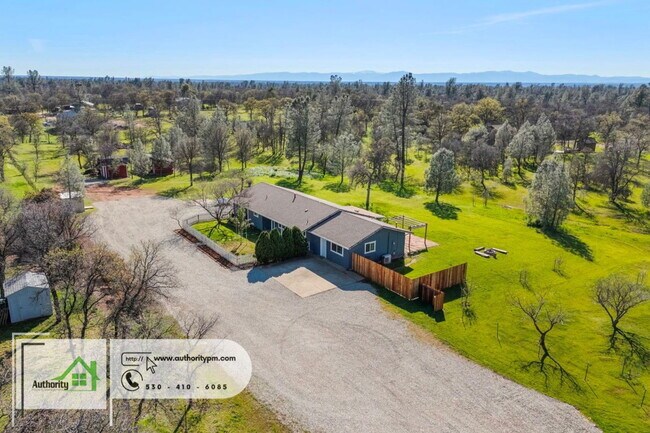 Foto del edificio - 21057 Hackett Ln