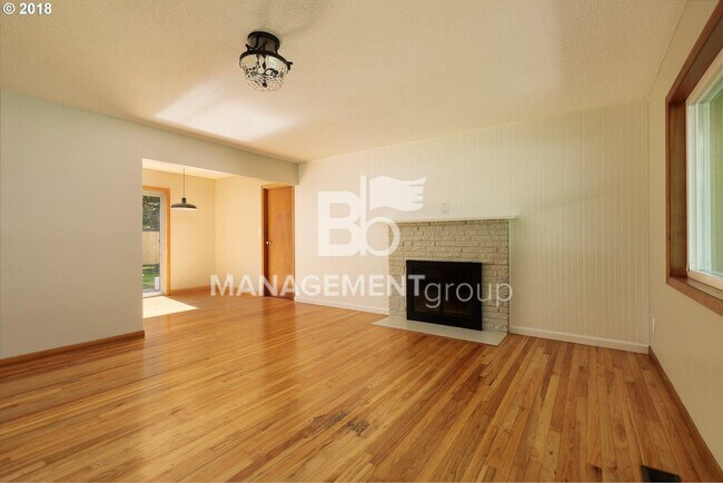 Building Photo - Charming Lake Oswego One-Level On Huge Cor...