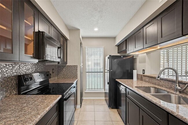 Foto del edificio - 6701 Sands Point Dr