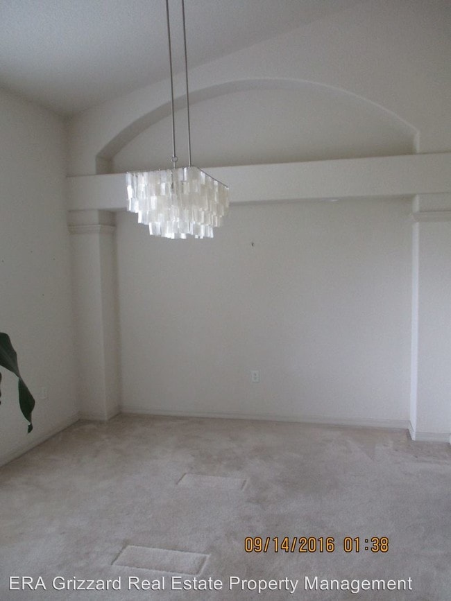 Building Photo - 27403 Highlander Ct