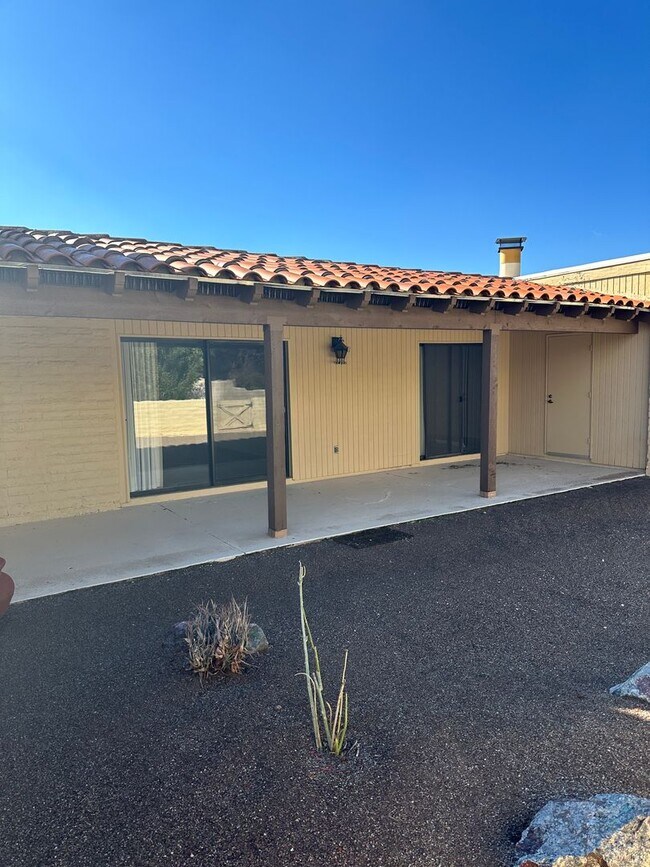Foto del edificio - Townhome in Desirable Sunrise Presidio