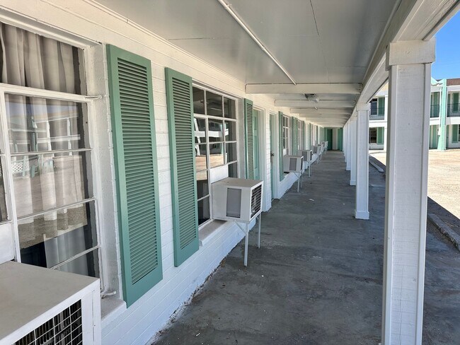 Foto del edificio - 310 W Hopi Dr