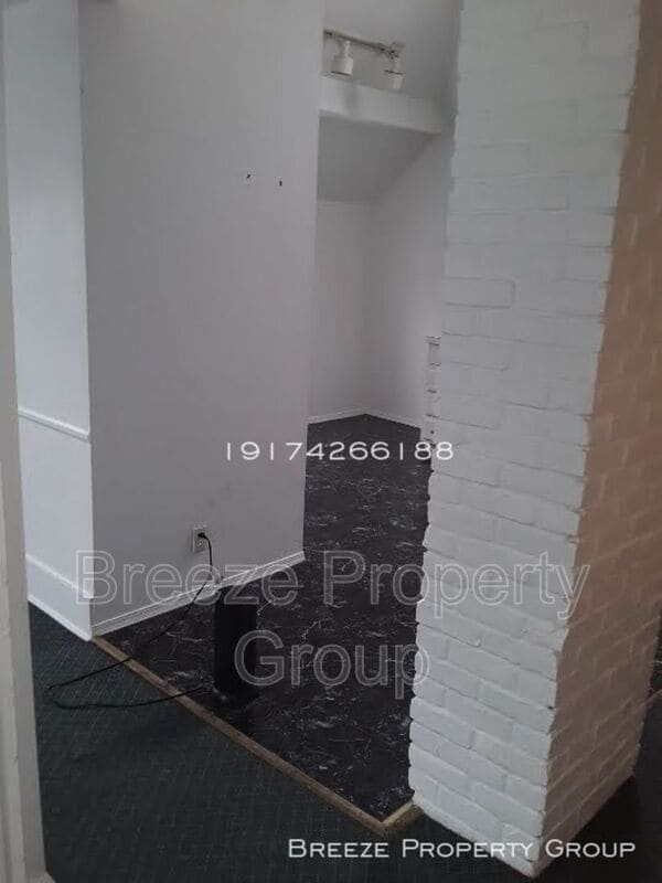 Building Photo - 331.5 N Jameson Ave