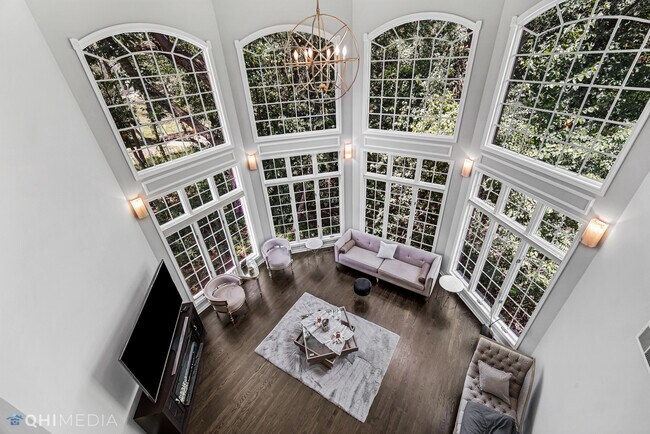 Building Photo - 8960 Enclave Dr