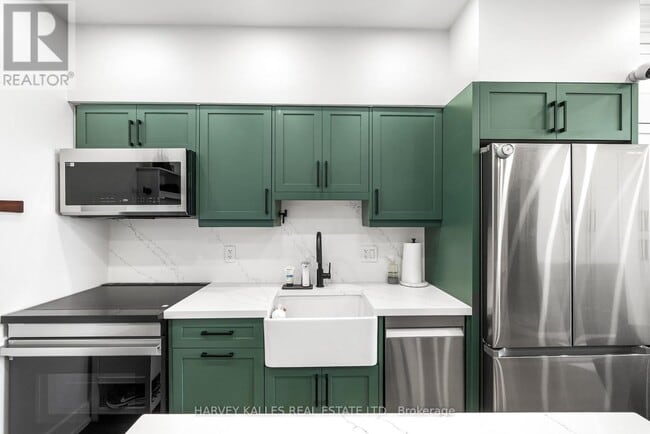 Building Photo - 4 Elsinore Path