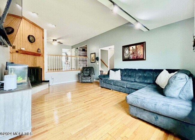 Foto del edificio - 562 Clubhouse Dr