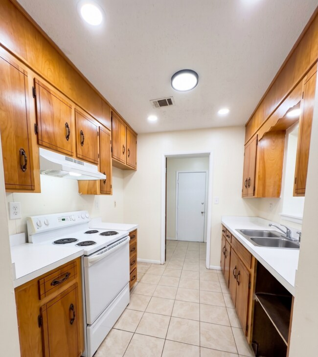 Building Photo - 551 S 61st Ave