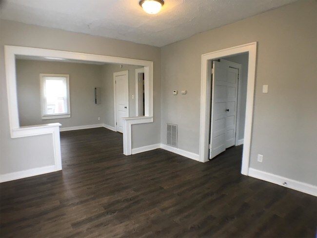 Building Photo - 1330 E Legrande Ave