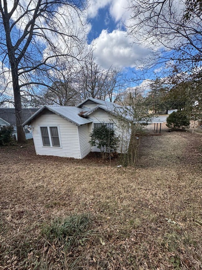 Foto del edificio - 3 Bedroom  & 2 Bath House