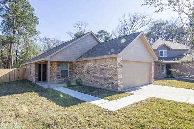 Building Photo - 301 N Meadows Dr