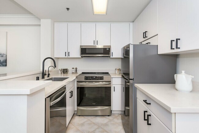 Building Photo - 240 Lombard St