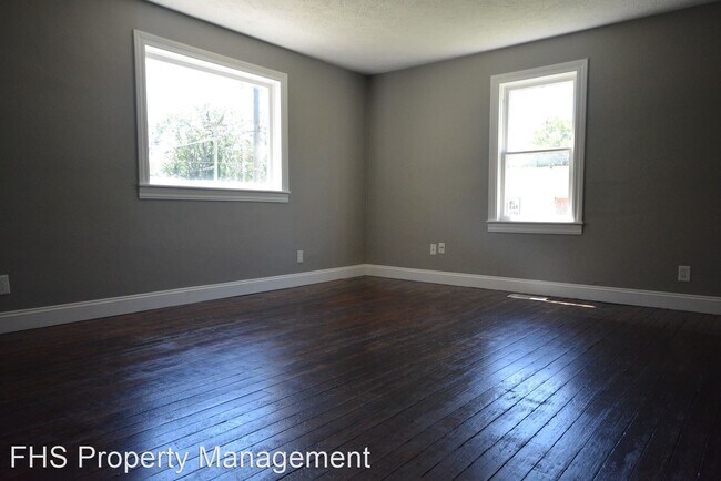 2 br, 1 bath House - 1221 W. Mount Vernon Ave - 4