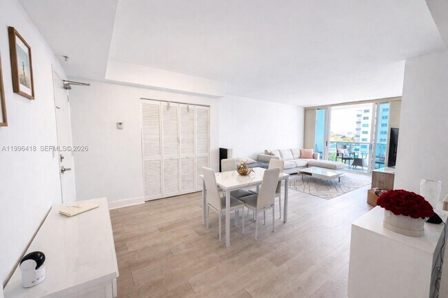 Foto del edificio - 7501 E Treasure Dr
