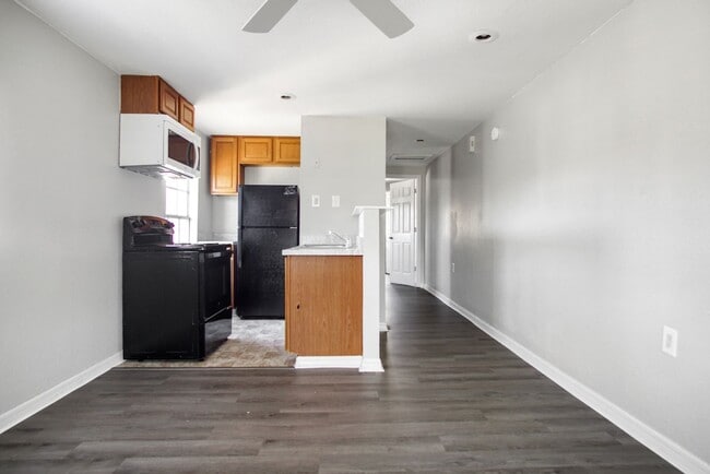 Building Photo - 1002 Avenue E