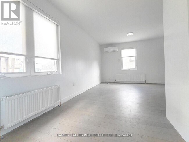 Photo du bâtiment - 521 Browns Line