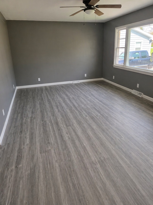 Building Photo - Cozy 2-Bedroom Home with Car Garage in Dixon!