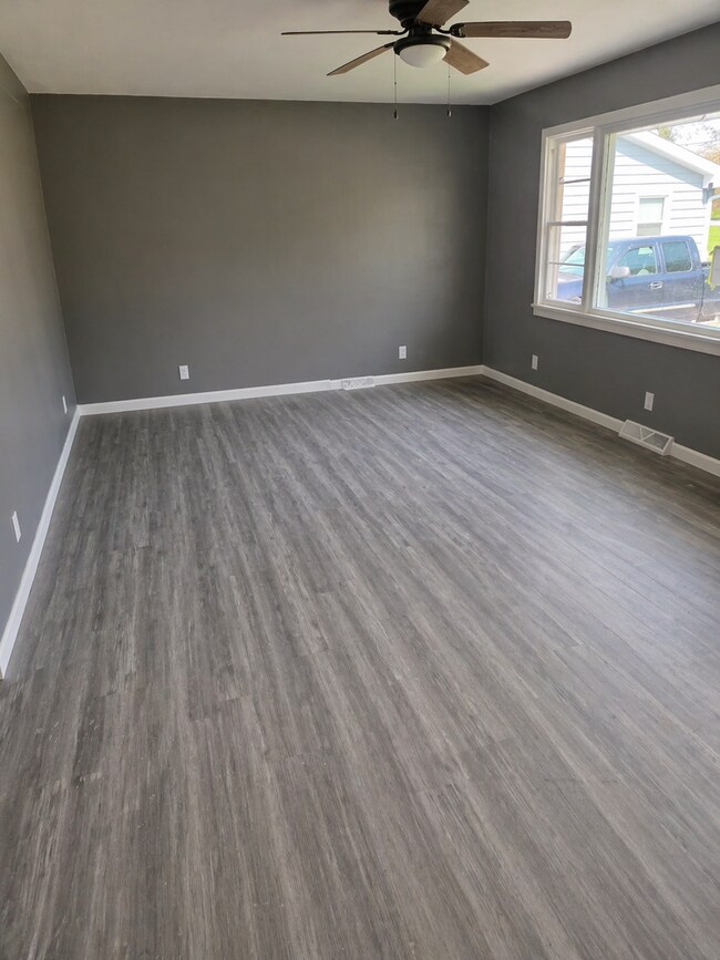 Foto del edificio - Cozy 2-Bedroom Home with Car Garage in Dixon!