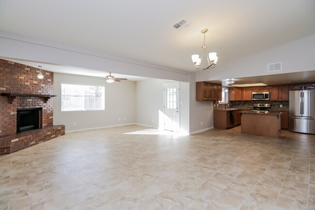 Foto del edificio - 2641 E Isabella Ave