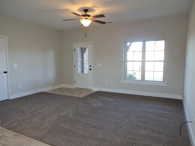 Building Photo - Spacious Home for Rent in Calera! Availabl...