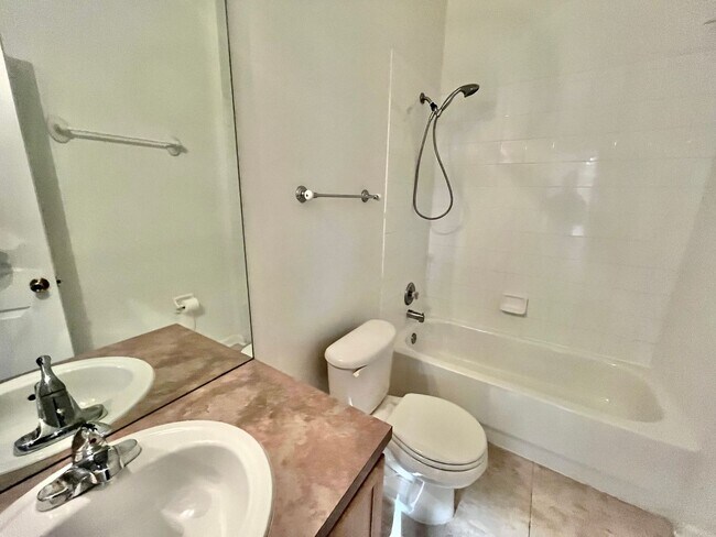 Building Photo - Beautiful 3 Bed 2 Bath Home for Rent in Lake Mary, FL!