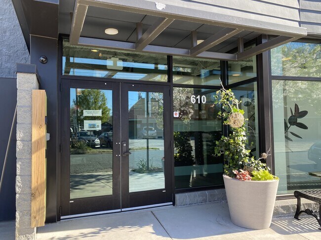 Foto del edificio - 610 Trent Dr