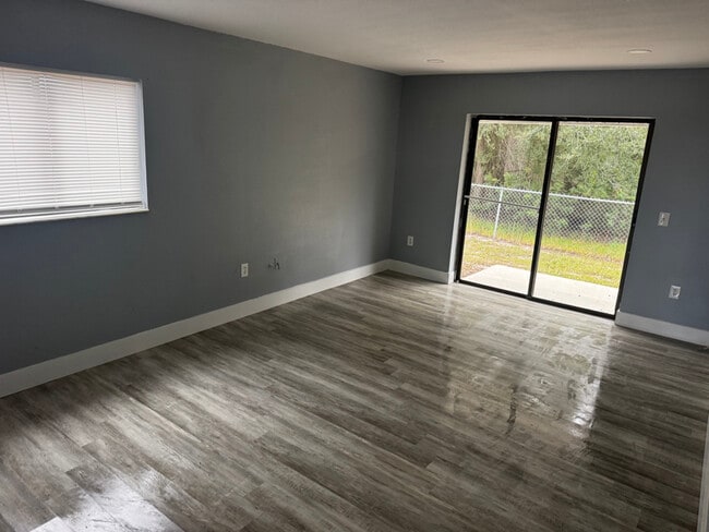 Building Photo - 1450 E Gibson St