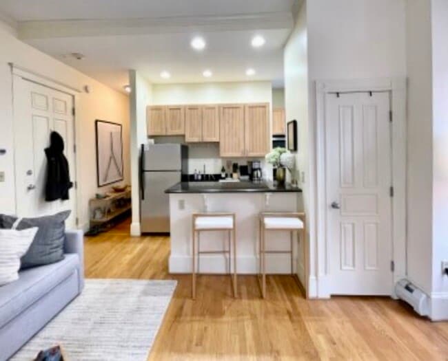 Building Photo - 195 Commonwealth Ave