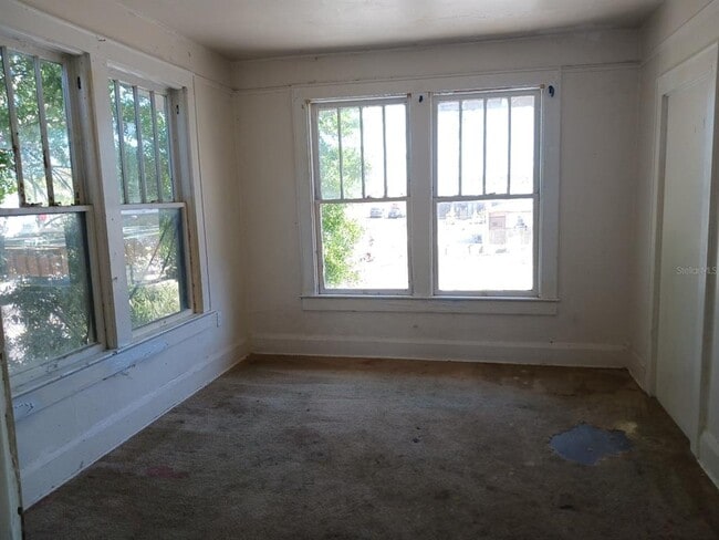 Building Photo - 1104 W 24th St