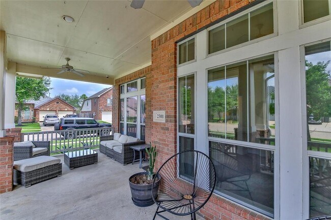 Foto del edificio - 2301 Shadow Falls Ln