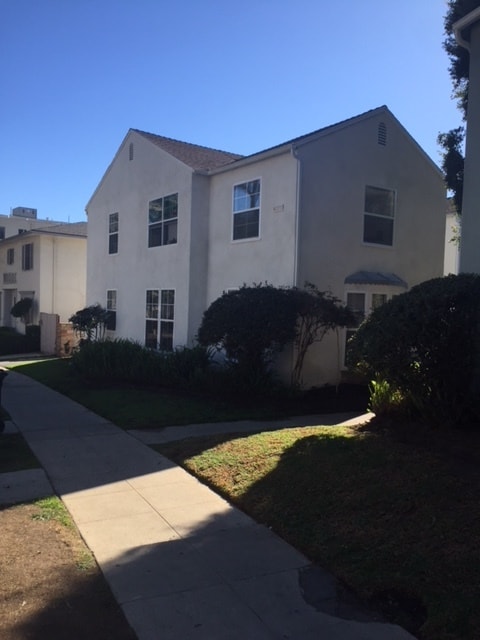 Building Photo - 617 Kelton Ave