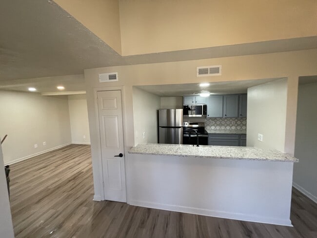 Entretenido con facilidad - 5304 Hunters Point Ct