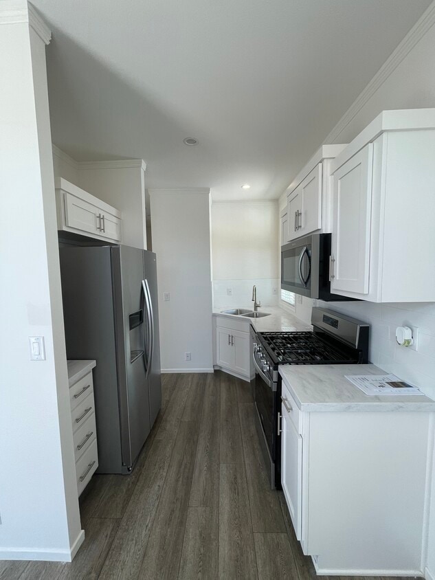 Garden West Estates (55+ Senior) Apartments in Gardena, CA