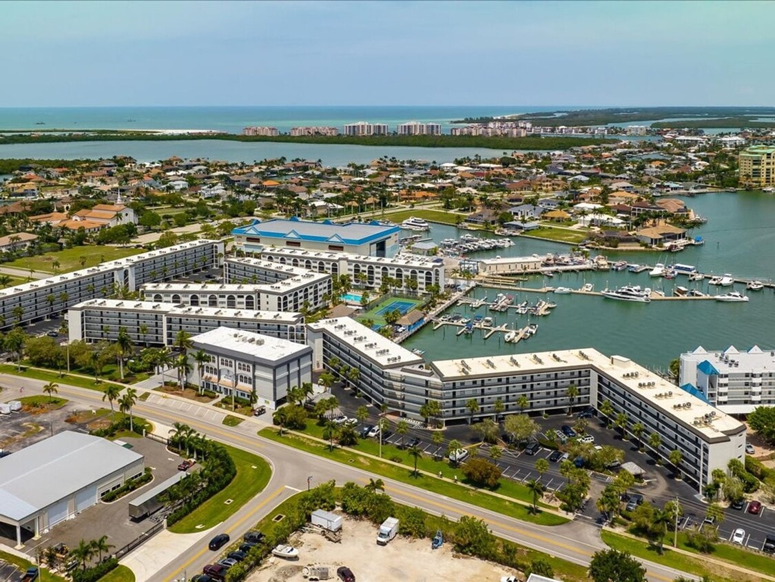 As Nice as It Gets! Updated furnished fre... - As Nice as It Gets!  Updated furnished fre...