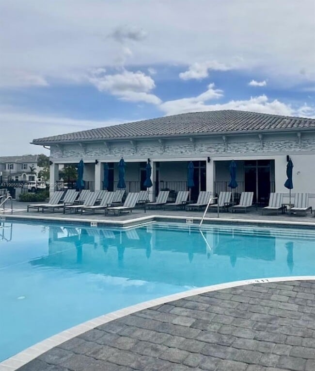 Foto del edificio - 2605 SE 11th Ct