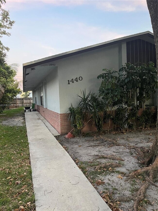 Building Photo - 1440 SW 41st Ave