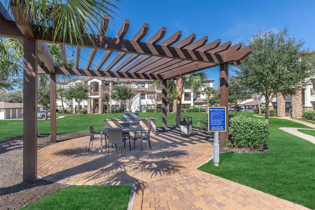 Building Photo - Vizcaya Apartments