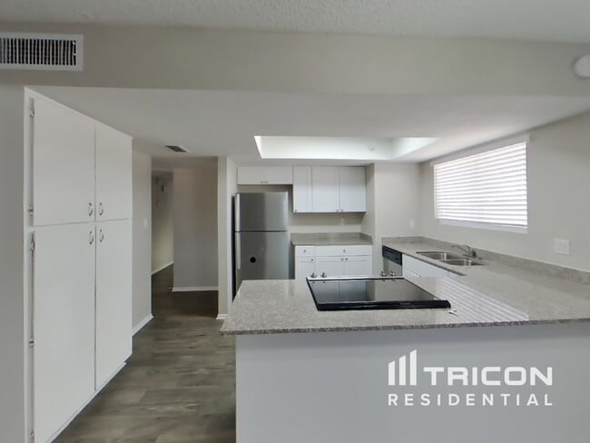 Foto del edificio - 3771 W Dalphin Rd