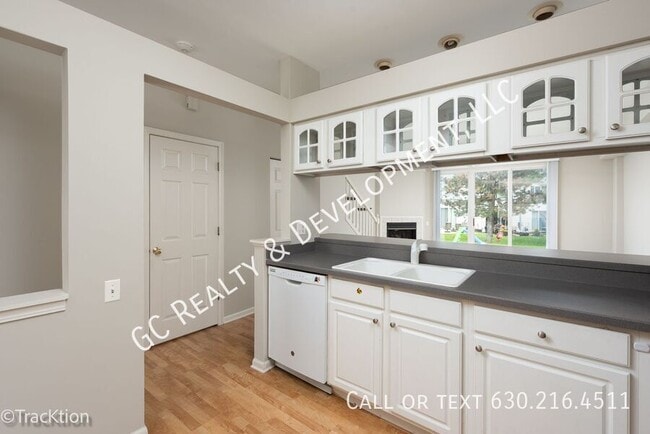 Foto del edificio - 712 Blossom Ct
