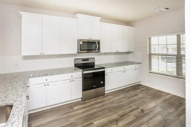 Building Photo - 321 Ridgeland Oak Dr