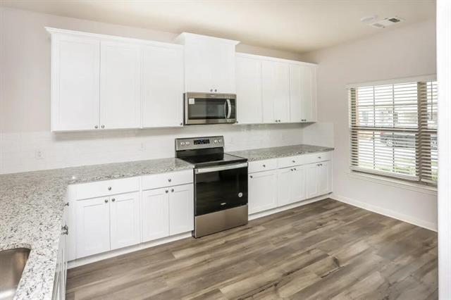 Foto del edificio - 321 Ridgeland Oak Dr