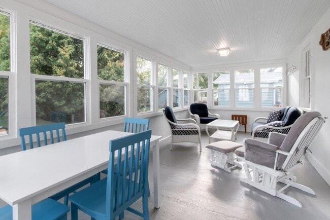 Foto del edificio - 1300 Dodge St