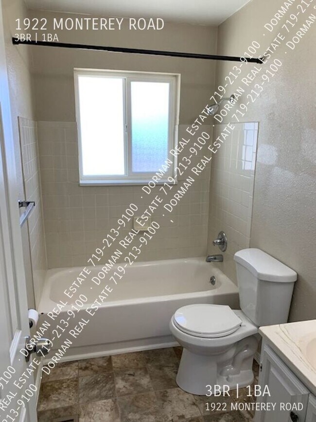 Building Photo - Great 3 Bedroom Pet Friendly Home